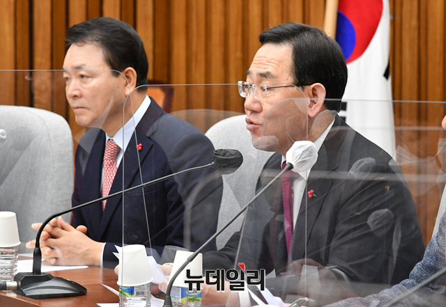 ▲ 주호영 국민의힘 원내대표가 지난달 27일 국회에서 열린 원내대책회의에 참석해 모두발언을 하고 있다.ⓒ이종현 기자