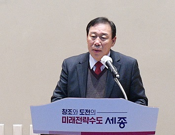 ▲ 최민호 세종시장이 2일 시청 여민실에서 열린 시무식에서 인사말을 하고 있다.ⓒ세종시