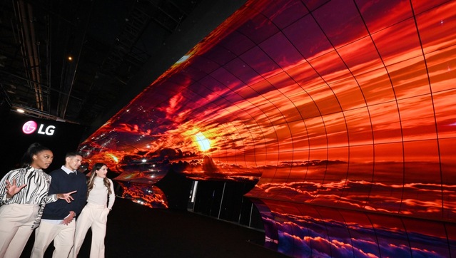 ▲ CES 2023 LG전자 부스에 설치된 올레드 지평선 ⓒLG전자