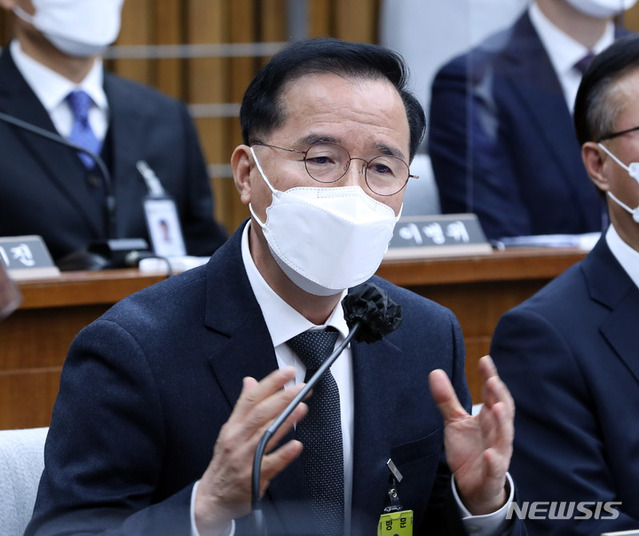 ▲ 김광호 서울경찰청장이 4일 오전 서울 여의도 국회에서 열린 용산 이태원 참사 진상 규명 및 재발 방지를 위한 국정조사특별위원회 청문회에 증인으로 출석해 의원의 질의에 답하고 있다.ⓒ뉴시스