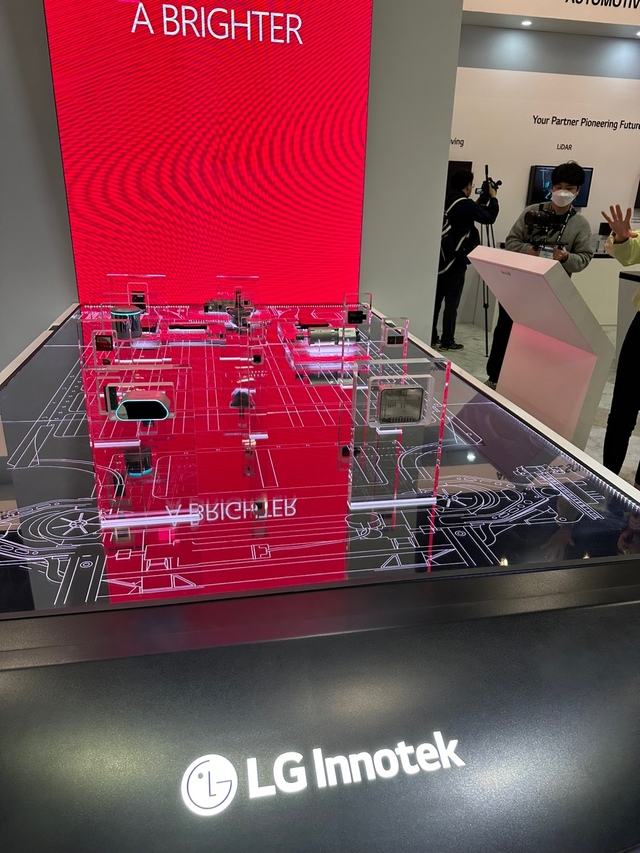 ▲ LG이노텍 부스 전면에 내세운 오토모티브 솔루션 제품 ⓒ장소희 기자