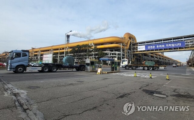 ▲ 올해 철강 업계는 어려운 시기를 겪을 것으로 예상된다. 철강 제품이 출하되는 모습.  ⓒ연합뉴스