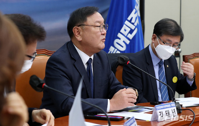 ▲ 김태년 더불어민주당 민생경제위기대책위원회 위원장이 5일 오전 서울 여의도 국회에서 열린 신년 기자간담회에서 인사말을 하고 있다. ⓒ뉴시스