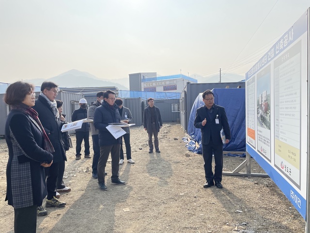 ▲ 장상열 신임 청도 부군수는 5일 민선8기 공약사항과 군정 현안사업 주요 사업장을 대상으로 강성호 미래전략정책관 및 해당 관과소장과 함께 방문 점검하는 현장 소통행정을 펼쳤다.ⓒ청도군