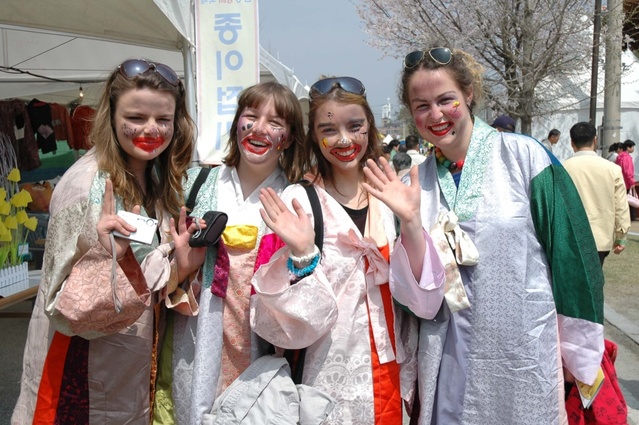 ▲ 음성품바축제 외국인 분장.ⓒ음성군