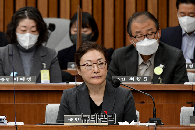 ▲ 박희영 용산구청장이 6일 오전 국회에서 열린 용산 이태원 참사 진상규명과 재발방지를 위한 국정조사 특별위원회 2차 청문회에서 의원들의 질문에 답하고 있다.ⓒ이종현 기자