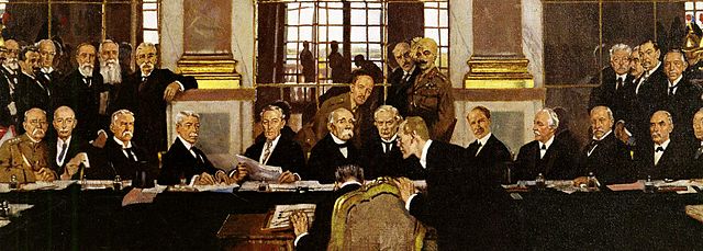 ▲ 1919년 1월 파리 강화회의가 열린 베르사이유궁 거울의 방. 앞줄 왼쪽에서 다섯번째 윌슨 미국대통령.(자료사전)