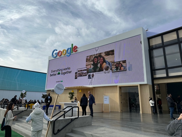 ▲ CES 2023 구글 전시장 앞에 안드로이드 오토를 체험하기 위해 늘어선 줄 ⓒ장소희 기자