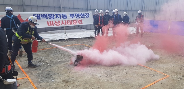 ▲ 강원 태백시 '황지동 부영아파트' 공사현장에서 비상사태 훈련을 하고 있다. ⓒ부영