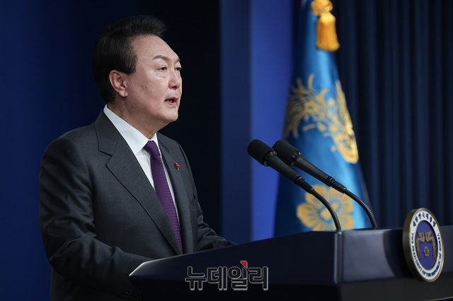 ▲ 윤석열 대통령이 지난 1일 서울 용산 대통령실 브리핑룸에서 신년사를 발표하고 있다.ⓒ대통령실 제공