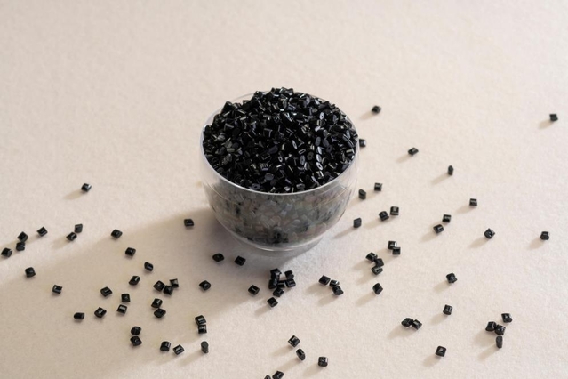 ▲ LG화학의 금속 대체 플라스틱 소재 LUCON TX5007. ⓒLG화학 제공