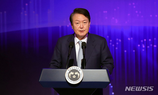 ▲ 윤석열 대통령이 10일 경기 국립과천과학관에서 열린 과학기술인·정보방송통신인 신년인사회에서 격려사를 하고 있다.ⓒ뉴시스
