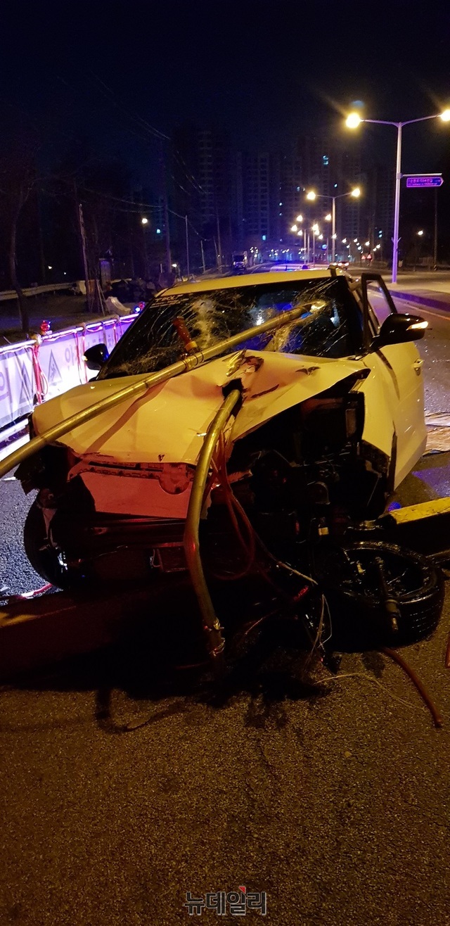 ▲ 충청권에서 발생한 교통사고 중 처참하게 파손된 야간 교통사고.ⓒ뉴데일리 D/B
