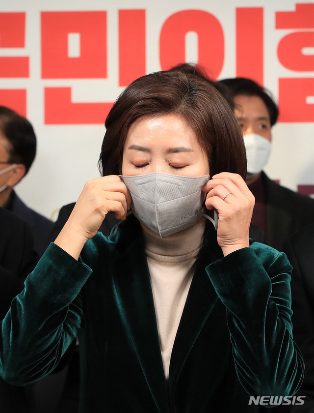 ▲ 저출산고령사회위원회 부위원장직 사의를 표명한 나경원 전 국민의힘 의원이 11일 오후 서울 영등포구 국민의힘 중앙당사에서 열린 2023 서울시당 신년인사회에서 마스크를 착용하고 있다. ⓒ뉴시스