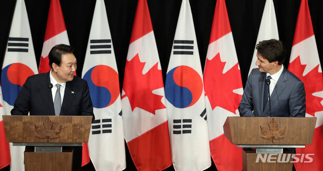 ▲ 윤석열 대통령이 지난해 9월23일(현지시간) 오타와 존 알렉산더 맥도널드 경 빌딩에서 열린 한-캐나다 정상 공동 기자회견에서 질의에 답변하고 있다.ⓒ뉴시스