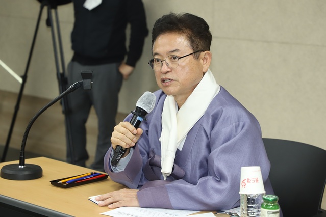 ▲ 이철우 경북도지사는 지난 11일 대구경북인터넷기자협회 회원들과 만나 “지친 청년들의 기(氣)부터 살려봐야 한다”고 말했다.ⓒ대구경북인터넷기자협