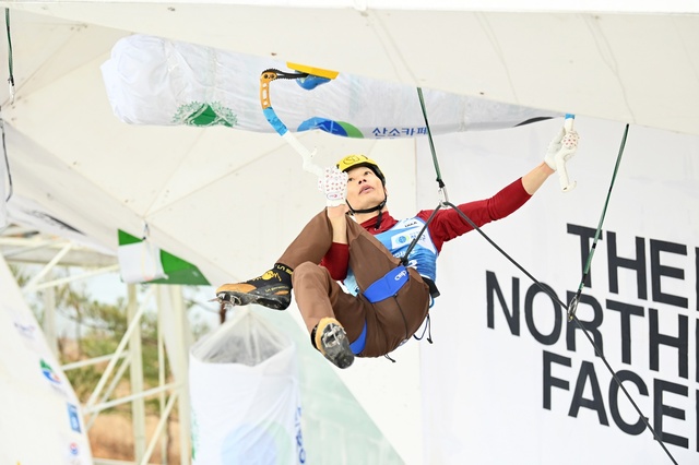 ▲ 청송 아이스클라이밍 월드컵은 세계 최정상급 선수들의 참여로 우리나라 동계 스포츠를 알리는 큰 계기가 되고 있다.ⓒ청송군