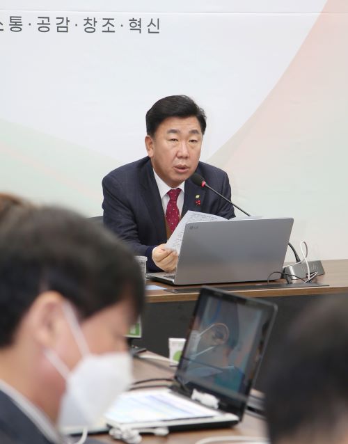 ▲ 이범석 청주시장이 16일 임시청사 소회의실에서 주간업무보고를 주재하고 있다.ⓒ청주시