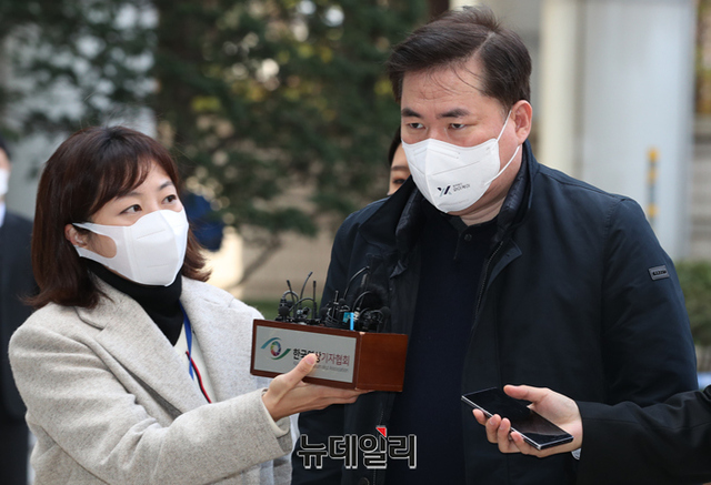 ▲ 유동규 전 성남도시개발공사 기획본부장이 2022년 11월25일 오전 서울 서초구 중앙지법에서 열린 대장동 개발 사업 로비·특혜 의혹 관련 1심 속행 공판에 출석하고 있다. ⓒ정상윤 기자