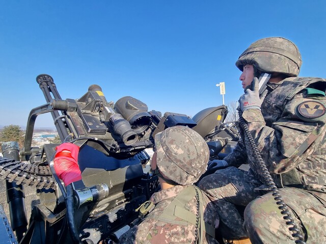 ▲ 육군 제5군단 장병들이 방공 무기체계인 20mm발칸을 운용중인 모습. ⓒ육군