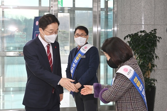 ▲ 경북교육청(교육감 임종식)은 반부패 청렴 실천 정책의 일환으로매월 첫째 주 월요일을 ‘청렴동행의 날’로 지정하고 출근길 청렴동행 캠페인을 실시한다고 밝혔다.ⓒ경북교육청