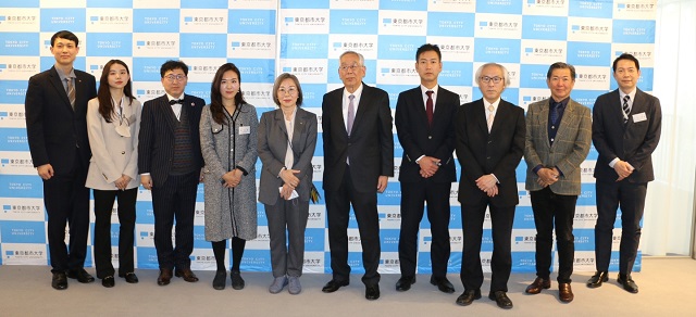 ▲ 이영경 동국대 WISE캠퍼스 총장(왼쪽에서 다섯번째)이 일본 시즈오카복지대학과 학술교류 협력 MOU를 체결하고 기념촬영을 하고 있다.ⓒ동국대 WISE캠퍼스