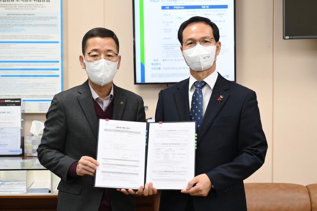 ▲ 조병옥 음성군수의 18일 고향사랑기부금 기탁 모습.ⓒ음성군