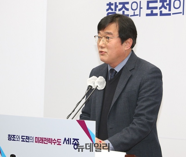 ▲ 양완식 세종시 보건복지국장이 18일 오전 시청 정음실에서 기자회견을 열고 2023년 세종시 보건복지국 5대 분야 주요업무 계획을 발표하고 있다.ⓒ이길표 기자