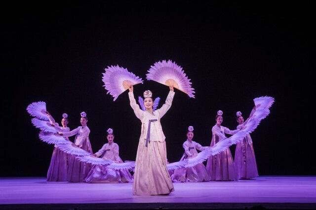 ▲ 국립국악원 설 공연 '부채춤'.ⓒ국립국악원