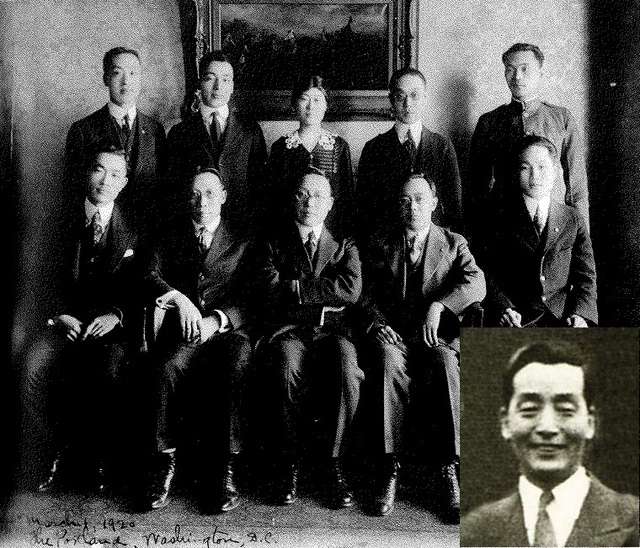 ▲ 워싱턴 구미위원부 시절 이승만(앞줄 가운데)과 비서 임병직(뒷줄 왼쪽부터 두번째). 아래 큰 얼굴은 건국후의 임병직.ⓒ연세대이승만연구원