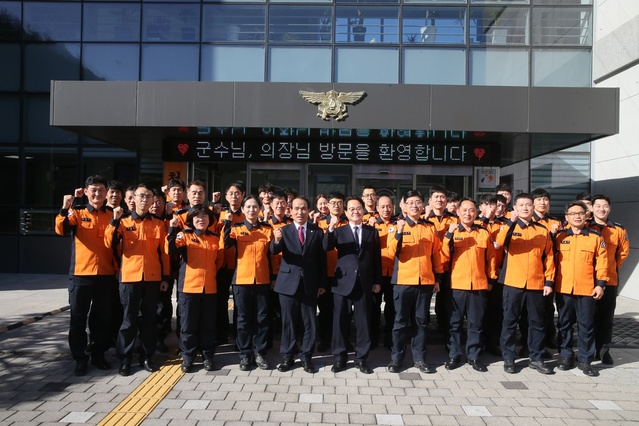 ▲ 청도군(군수 김하수)과 청도군의회(의장 김효태)는 설을 맞아 지난 20일 군민의 안전과 치안을 책임지는 청도경찰서, 청도소방서, 풍각·금천 119안전센터를 방문해 격려했다.ⓒ청도군