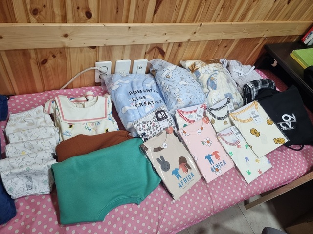 ▲ 가수 임영웅 팬클럽 ‘충북 제천 영웅시대’가 지원한 돈으로 구입한 겨울 내복.ⓒ제천시