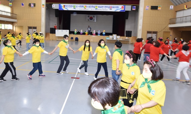 ▲ 영진전문대학교(총장 최재영)가 일반인이나 직장인, 만학도 등 고졸 이상 졸업한 사회인과 선취업후진학 고교졸업예정자들이 전문학사를 취득할 수 있는 성인학습자반을 개설하고, 2023학년도 신입생을 선발한다.ⓒ영진전문대