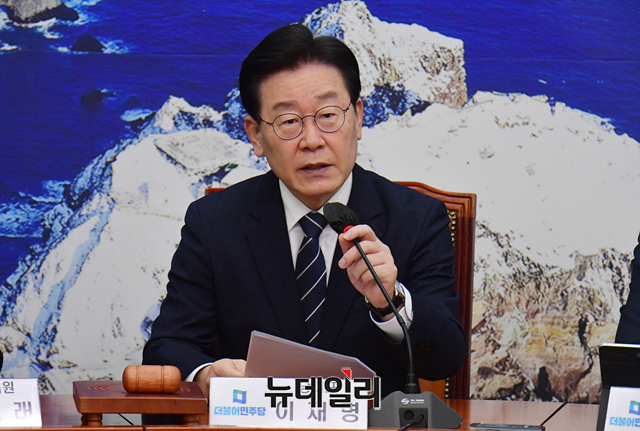 ▲ 이재명 더불어민주당 대표가 25일 오전 국회에서 열린 최고위원회의에서 모두발언을 하고 있다.ⓒ이종현 기자
