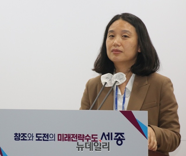 ▲ 채수경 세종시 기획조정실장은 26일 시청 정음실에서 기자회견을 열고 2023년 세종시 기획조정실 청년 정책 등 4대 분야 68개 과제 주요업무 계획을 발표하고 있다.ⓒ이길표 기자