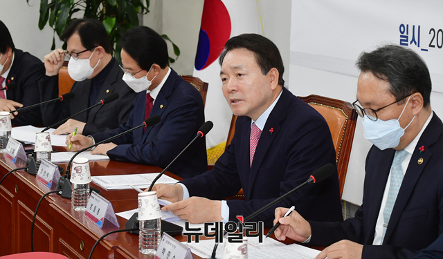 ▲ 성일종 국민의힘 정책위의장이 지난 17일 국회에서 열린 '설명절 특별국민안전대책 당·정협의회'에서 발언하고 있다. ⓒ이종현 기자