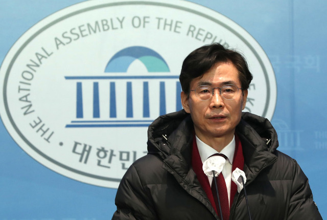 ▲ 국민의힘 당권주자인 조경태 의원이 26일 오전 서울 여의도 국회 소통관에서 열린 전당대회 관련 기자회견에서 발언하고 있다. ⓒ뉴시스