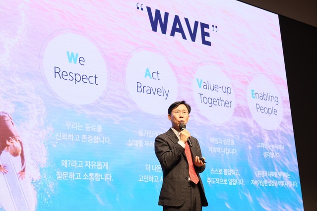 ▲ 삼성화재 홍원학 사장이 26일 오후 임직원들이 직접 만든 2030년 새로운 비전을 선포했다ⓒ삼성화재