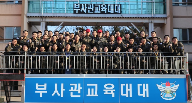 ▲ 영진전문대학교(총장 최재영) 제7, 8기 공군 부사관학군단(RNTC) 후보생 73명이 공군교육 사령부에 입소해 4주간의 동계입영 훈련을 무사히 마치고 27일 수료했다.ⓒ영진전문대