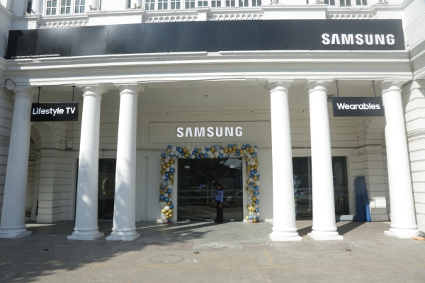 ▲ 인도 뉴델리 중심가에 신규 개장한 삼성 익스피리언스 스토어 외부 모습. ⓒ삼성전자