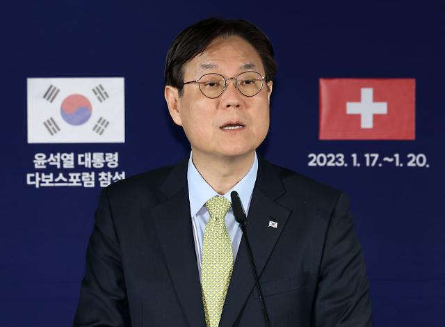 ▲ 이관섭 대통령실 국정기획수석이 지난 19일(현지시간) 스위스 취리히의 하얏트리젠시에 설치된 프레스센터에서 윤석열 대통령의 스위스 방문 경제분야 성과 등에 대해 브리핑하고 있다. ⓒ연합뉴스