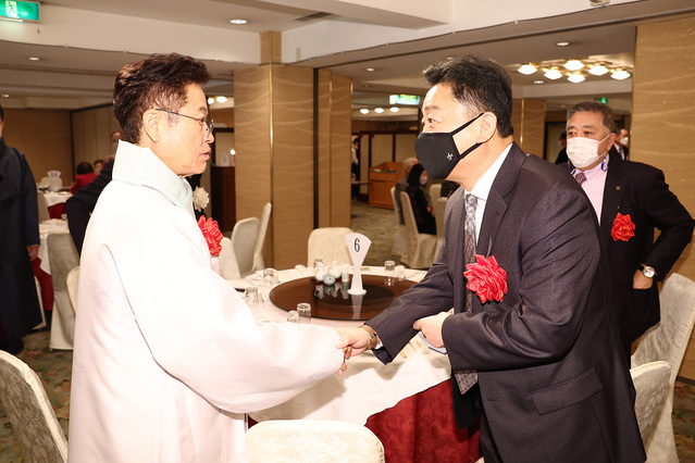 ▲ 도쿄·오사카도민회 신년회에 참석한 자리에서  이 지사는 “어렵고 힘들 때마다 타국에서 고향을 걱정하는 따뜻한 마음과 지원에 감사드린다”라며 “경북의 세계적 위상이 높아질수록 도민회의 화합과 역할이 중요하므로 지속적인 애정과 관심을 가져달라”고 당부했다.ⓒ경북도