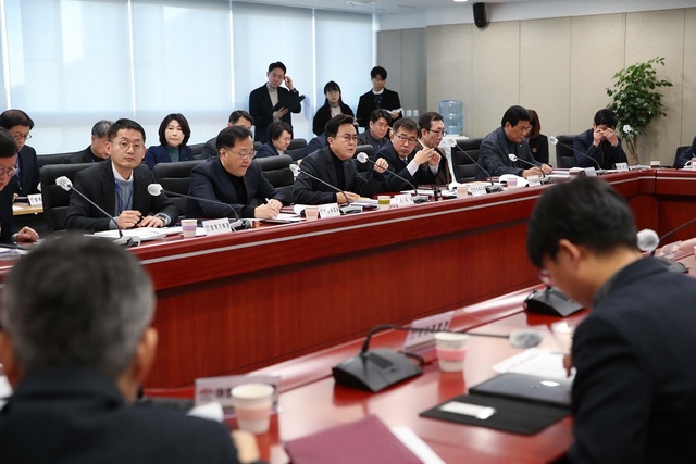 ▲ 김태흠 충남도지사가 30일 도청에서 열린 실국원장회의에서 모두 발언을 하고 있다. ⓒ충남도