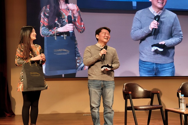 ▲ 안철수 국민의힘 의원이 지난 29일 경기 양주 경기섬유종합지원센터에서 진행한 수도권 청년들과의 토크콘서트에 참여하고 있다.ⓒ안철수 캠프