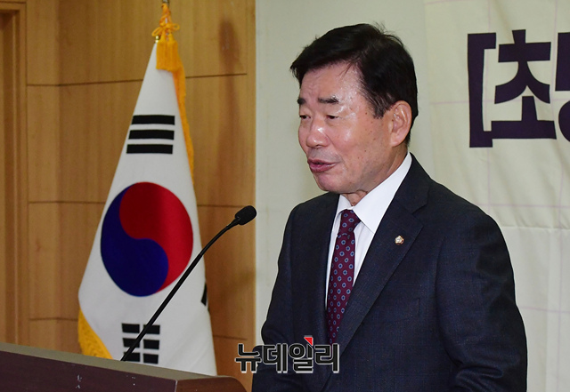 ▲ 김진표 국회의장이 30일 오전 국회 의원회관에서 열린 '초당적 정치개혁 의원모임 출범식'에서 참석해 축사를 하고 있다.
ⓒ이종현 기자