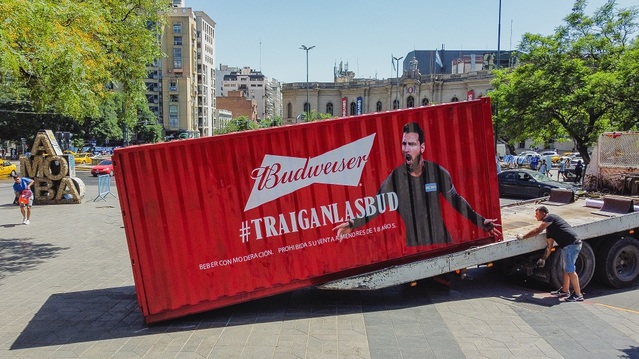 ▲ 버드와이저 '브링 홈 더 버드(Bring Home the Bud)' 캠페인. ⓒ버드와이저