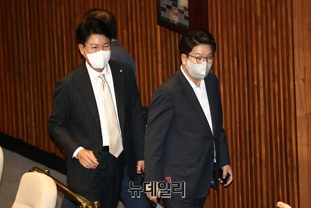 ▲ 국민의힘 장제원 의원(좌)과 권성동 의원. ⓒ이종현 기자