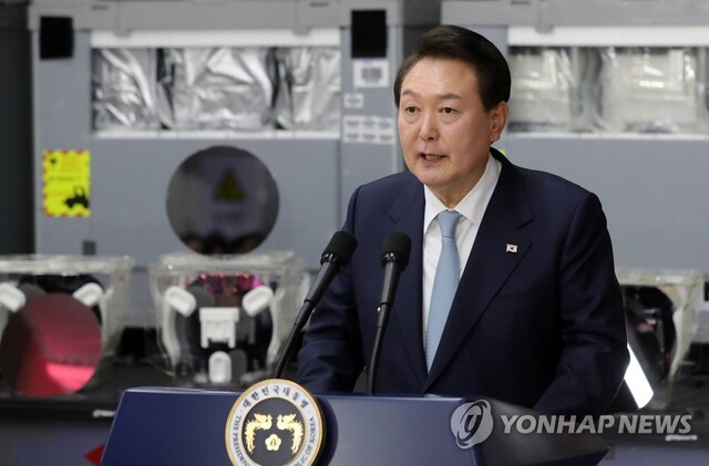 ▲ 윤석열 대통령이 1일 오후 경상북도 구미시 SK 실트론에서 열린 반도체 웨이퍼 증설 투자협약식에 참석, 격려사를 하고 있다.ⓒ연합뉴스(사진=대통령실통신사진기자단)
