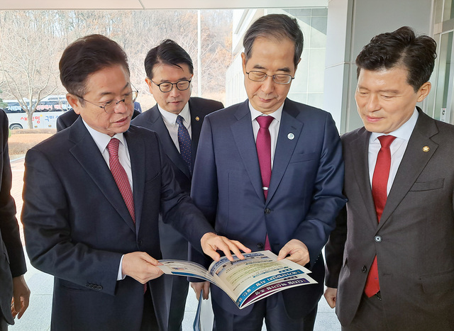 ▲ 이철우 경북도지사는 1일 구미 금오공대에서 윤석열 대통령 주재로 열린 제1차 인재양성전략회의에서 “수도권의 청년독과점을 지방중심 인재양성으로 풀어나가겠다”고 밝혔다.ⓒ경북도의회