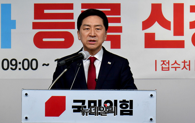 ▲ 당권 주자인 김기현 국민의힘 의원이 2일 서울 여의도 중앙당사에서 당대표 후보 등록을 마치고 정견발표를 하고 있다.ⓒ이종현 기자